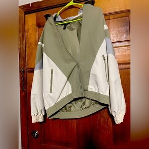 Women wind breaker